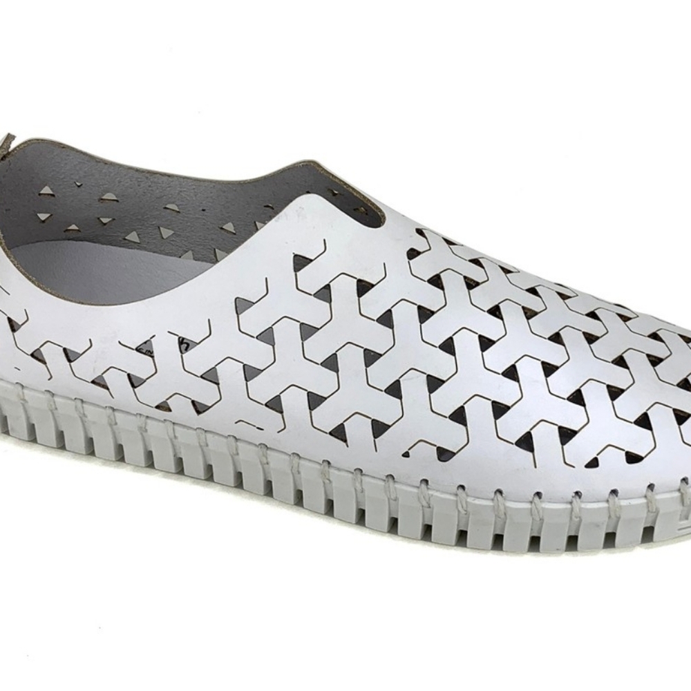 Eric Michael Shoes- Style: Inez Color: White Nubuk Women's size 40 EU